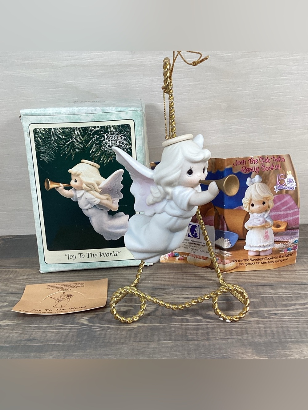 1995 Precious Moments "Joy To The World" Porcelain Hanging Ornament #150320